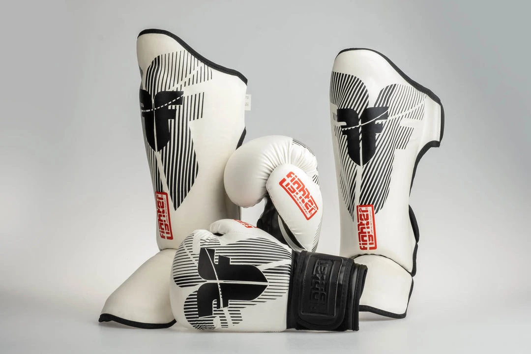 Fighter Shinguards Thai Classic - White/black, JE1573BWH PROTECTION 7 Fighter Shinguards Thai Classic - White/black, JE1573BWH PROTECTION