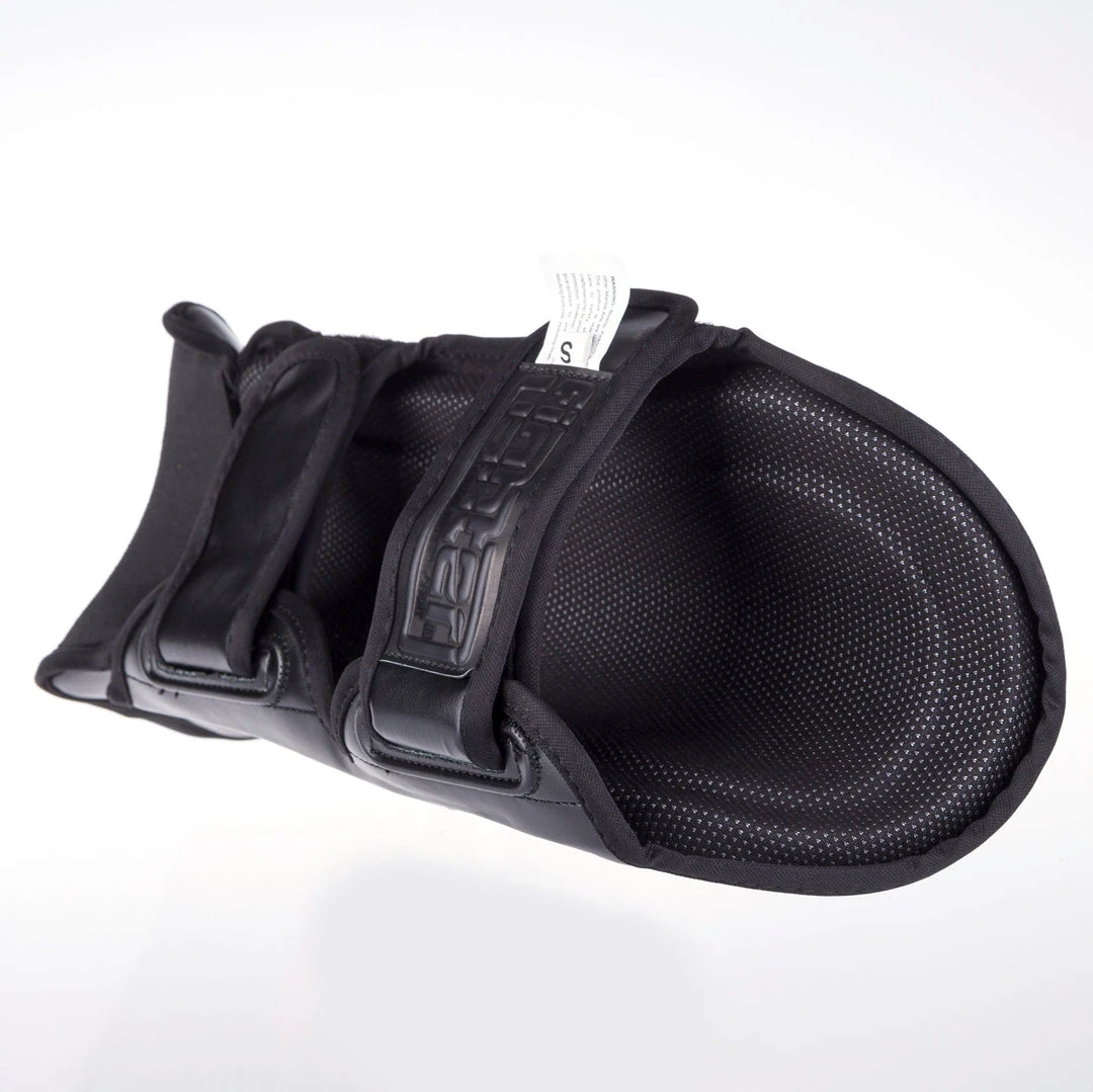 Fighter Shinguards Thai Ergo - Black/red, FSG-004BR PROTECTION 4 Fighter Shinguards Thai Ergo - Black/red, FSG-004BR PROTECTION