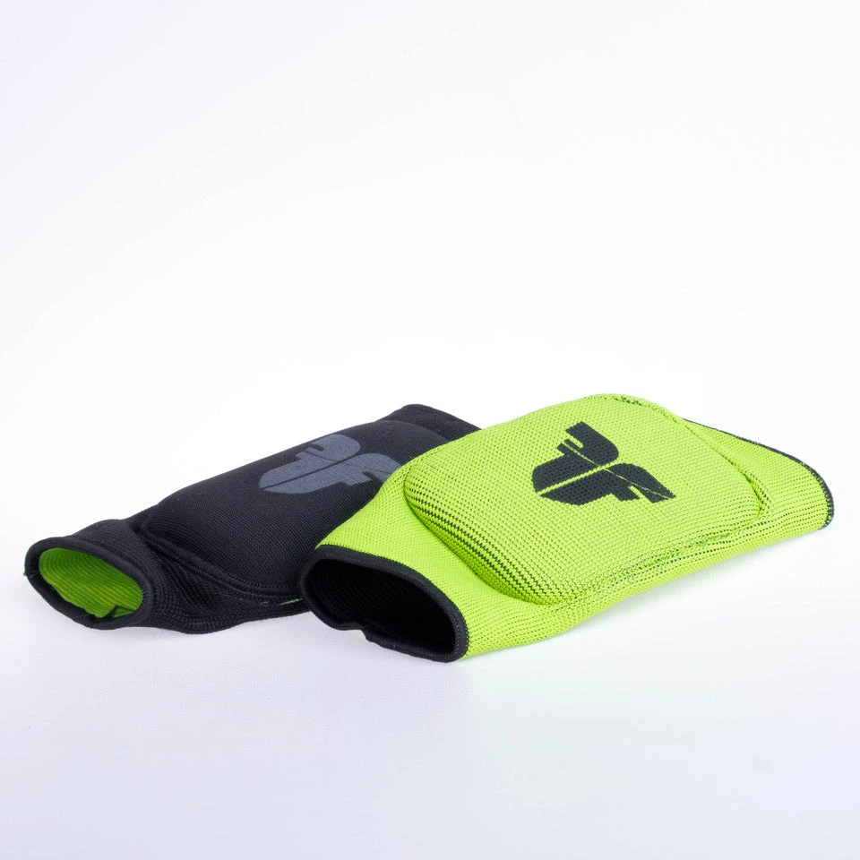 Fighter Reversible Elbow Guard - Black/green PROTECTION 5 Fighter Reversible Elbow Guard - Black/green PROTECTION