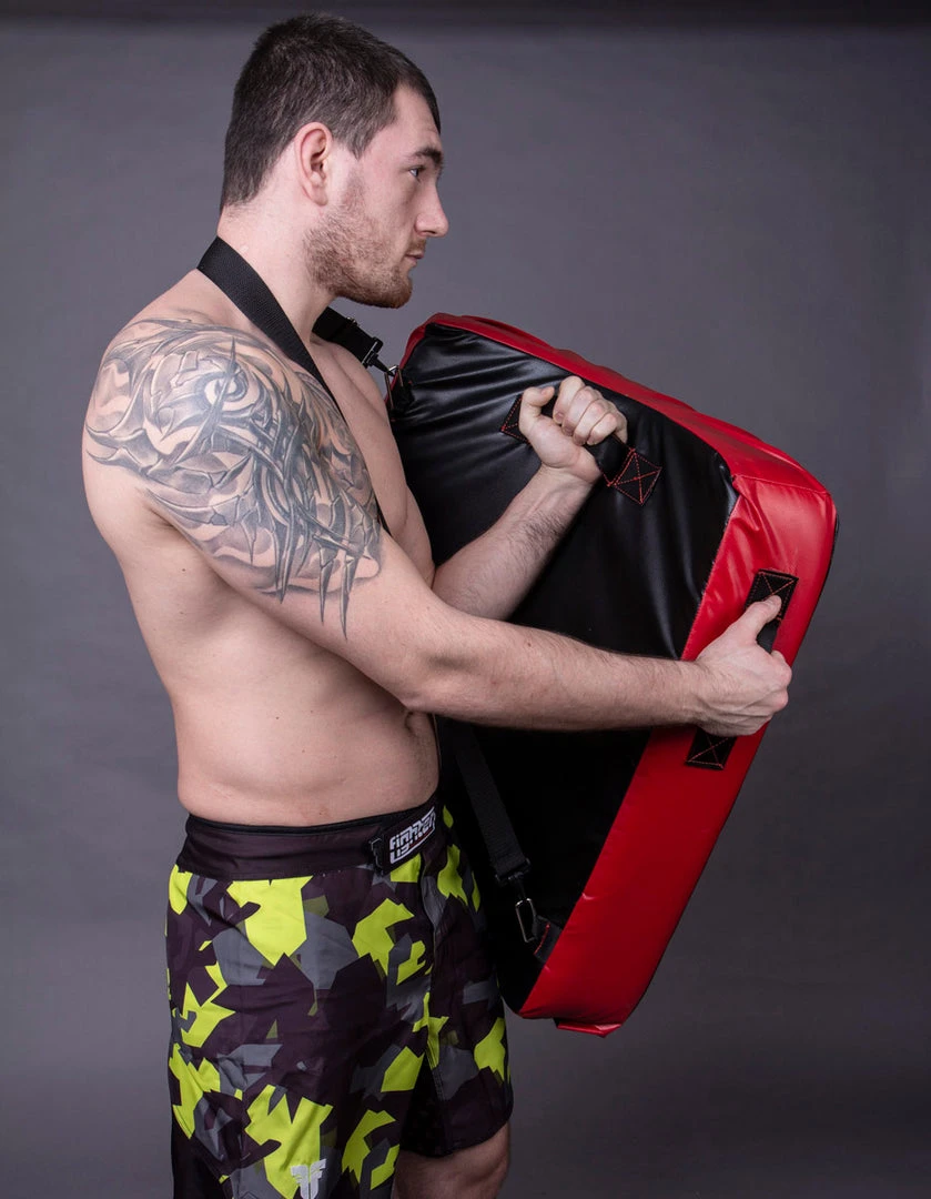 TRAINING Fighter Kicking/Punching Shield - Black/red, FKPS-01 8 TRAINING Fighter Kicking/Punching Shield - Black/red, FKPS-01